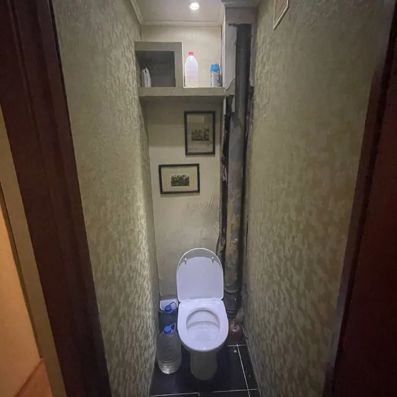 продажа 2-комнатной квартиры 🌇донецк, калининский район, ул. капитана ратникова📍 ✅площадь: 42 м² ✅квартира расположена на 3 этаже пятиэтажного дома и очень теплая, что обеспечит вам комфорт в любое время года. преимущества: - пластиковые окна - теплый пол на балконе - газовая колонка - мебель остается - прописанных нет, готова к быстрой продаже 💦 вода по графику 📍рядом находятся стоматология, больница, магазины, банки, школа, детский сад, парк и остановка общественного транспорта. все необходимое для комфортной жизни – в шаговой доступности! 💰цена: 5 800 000 руб. звоните прямо сейчас: 📲☎️+7 (949) 416-89-33, евгений, агентство недвижимости «терем». не упустите возможность стать владельцем этой замечательной квартиры! подписаться | дать объявление - фотография - 5