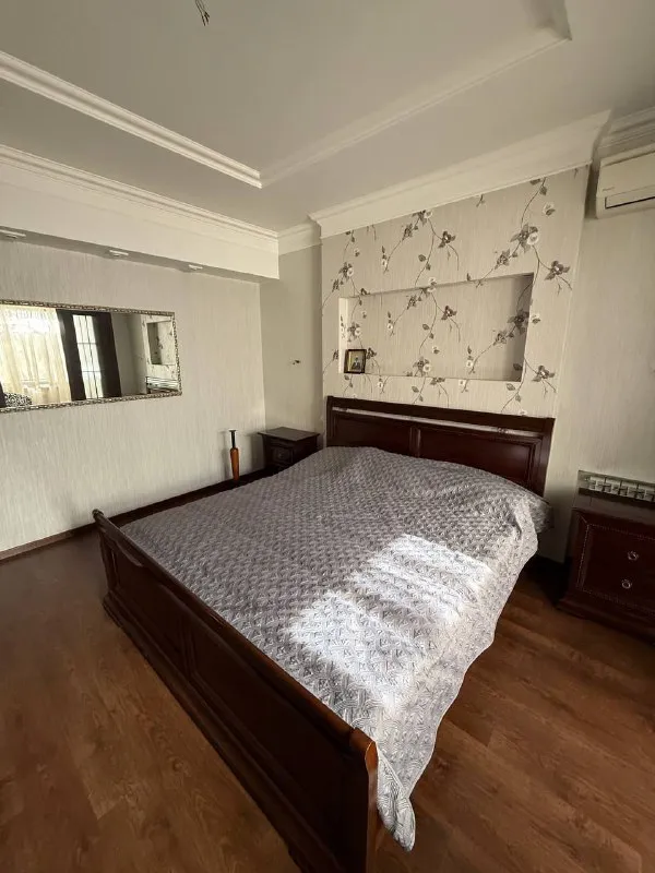 продам трехкомнатную квартиру 🌇донецк, на ул. артема📍 ✅общая площадь: 90 м2 - жилая площадь: 55 м2 -... - фотография