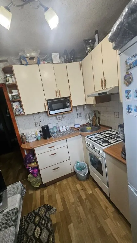 ‼️продажа квартиры‼️ 🏡продаётся 2-двухкомнатная квартира г. донецк днр киевский р-н улица щорса 59 ✅этажность–5/5 жилого дома ✅отопление в квартире и на чердаке поменяли на пластиковые трубы шифер меняли год назад ✅утеплён потолок с крыши вода круглосуточно 💦стоит накопительный бак на 1.000 литров ✅все водопроводные трубы заменены на пластиковые, поменян стояк до 1 этажа ✅рядом школа, детский садик, больница, магазины, парк кованых фигур 🔥собственник 💴цена: 3🍋800.000 рублей ☎️+7(949) 465-07-93 недвижимость днр - фотография - 8