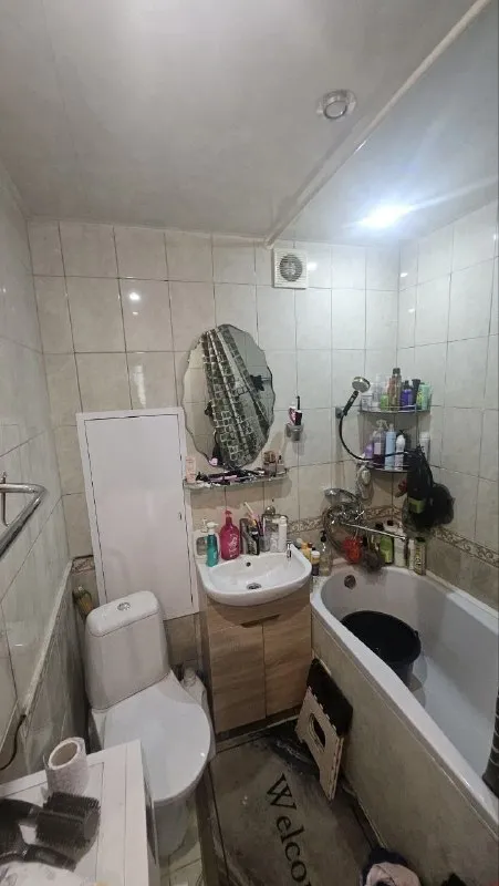 ‼️продажа квартиры‼️ 🏡продаётся 2-двухкомнатная квартира г. донецк днр киевский р-н улица щорса 59 ✅этажность–5/5 жилого дома ✅отопление в квартире и на чердаке поменяли на пластиковые трубы шифер меняли год назад ✅утеплён потолок с крыши вода круглосуточно 💦стоит накопительный бак на 1.000 литров ✅все водопроводные трубы заменены на пластиковые, поменян стояк до 1 этажа ✅рядом школа, детский садик, больница, магазины, парк кованых фигур 🔥собственник 💴цена: 3🍋800.000 рублей ☎️+7(949) 465-07-93 недвижимость днр - фотография - 9