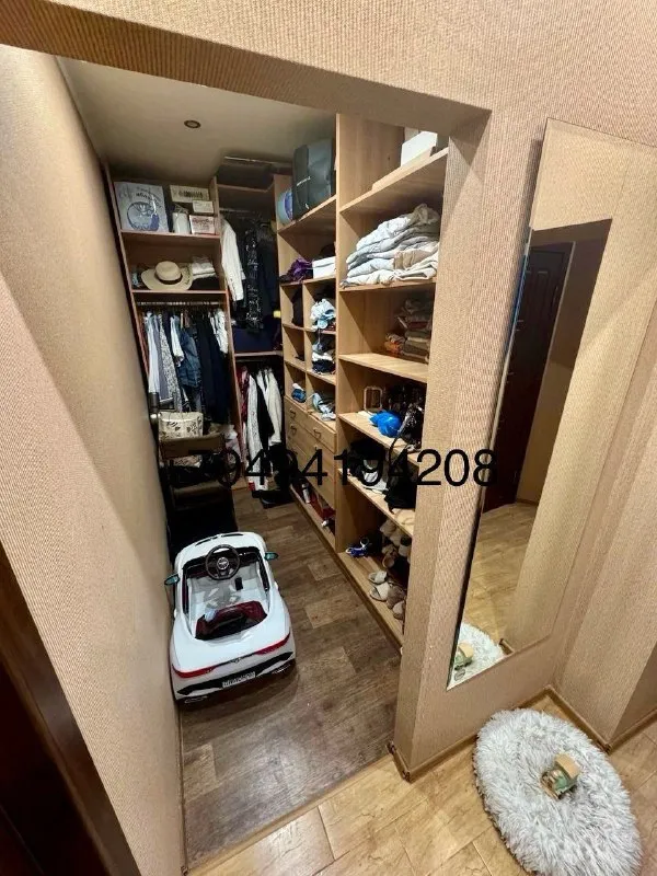 ‼️продажа квартиры‼️ 🏡продажа 2-двухкомнатная квартира г. донецк днр новострой 🗺ориентир: шахтерская площадь киевский район ✅дом 2013 года постройки закрытая территория с воротами и видеонаблюдением. ✅парковочное место. мангальная зона, беседка и детская площадка с песочницей на территории. ✅двор выложен фэмкой. все комнаты раздельные, санузел раздельный. ✅общая площадь–56 м2 ✅коридор–6,1 ✅зал–17,5.. . н и кресло, в спальне - раскладной диван ✅из техники: холодильник самсунг, микроволновая печь горенье, духовой шкаф, газовая плита хотпоинт, вытяжка, посудомоечная машина бош, газовый котел висман (автономное отопление и горячая вода), телевизор хиоми, стиральная машина самсунг. телевидение, интернет. 🧾дешевые коммунальные услуги. ✅прописанных нет, без долгов, арестов, залогов. 📝документы готовы. 💴цена: 6🍋990.000 рублей ☎️+7(949)419-42-08 📨подписаться - фотография - 3