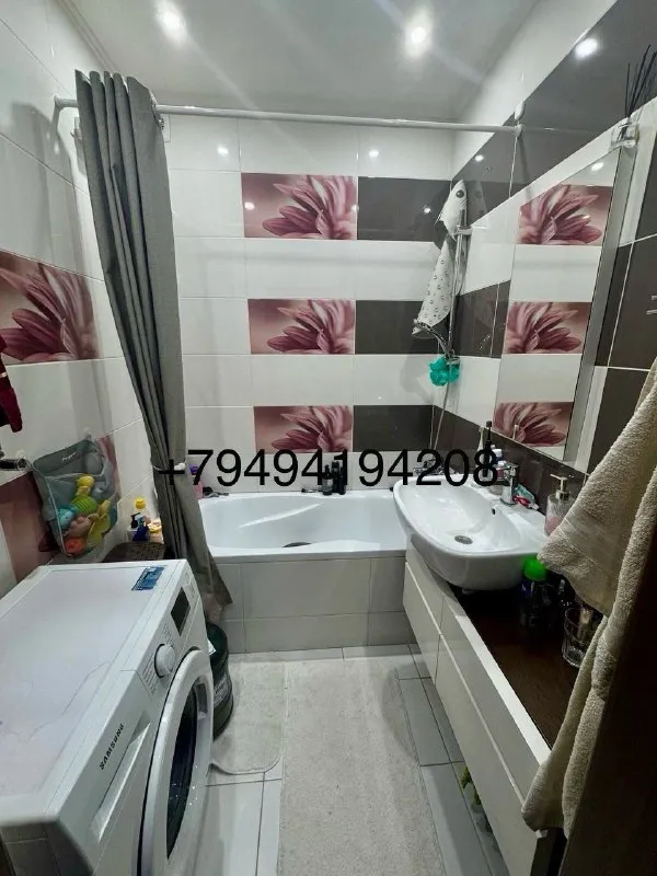 ‼️продажа квартиры‼️ 🏡продажа 2-двухкомнатная квартира г. донецк днр новострой 🗺ориентир: шахтерская площадь киевский район ✅дом 2013 года постройки закрытая территория с воротами и видеонаблюдением. ✅парковочное место. мангальная зона, беседка и детская площадка с песочницей на территории. ✅двор выложен фэмкой. все комнаты раздельные, санузел раздельный. ✅общая площадь–56 м2 ✅коридор–6,1 ✅зал–17,5.. . н и кресло, в спальне - раскладной диван ✅из техники: холодильник самсунг, микроволновая печь горенье, духовой шкаф, газовая плита хотпоинт, вытяжка, посудомоечная машина бош, газовый котел висман (автономное отопление и горячая вода), телевизор хиоми, стиральная машина самсунг. телевидение, интернет. 🧾дешевые коммунальные услуги. ✅прописанных нет, без долгов, арестов, залогов. 📝документы готовы. 💴цена: 6🍋990.000 рублей ☎️+7(949)419-42-08 📨подписаться - фотография - 6