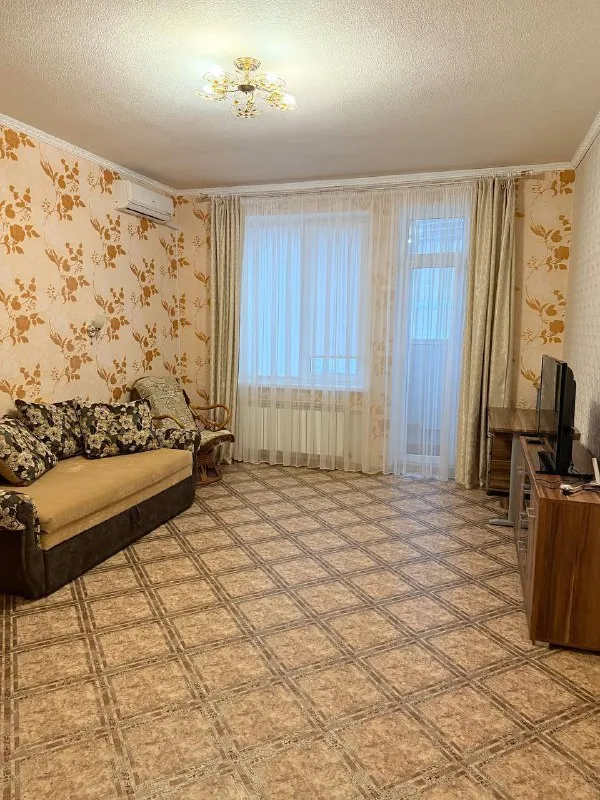 ‼️аренда квартиры‼️ 🏡сдается большая однокомнатная в новострое г. донецк днр ✅общая площадь 53 кв метра новострой панфилова 18 этаж вода круглосуточная!!! ✅раздельные комнаты, вся техника. в доме на первом этаже супермаркет, рядом садик, остановки транспорта, магазины, больница 💴стоимость 4.5000+счетчики+ залог + агентские ✅оплата услуг при подписании договора на квартире( никаких предоплат не нужно!) на короткий срок не сдается 🧾договор на 11 месяцев. ‼️долгосрочная аренда‼️ младше 25 лет, военных, и с животными не берут. ☎️тел: +79493522012 катерина аренда донецк днр - фотография - 2