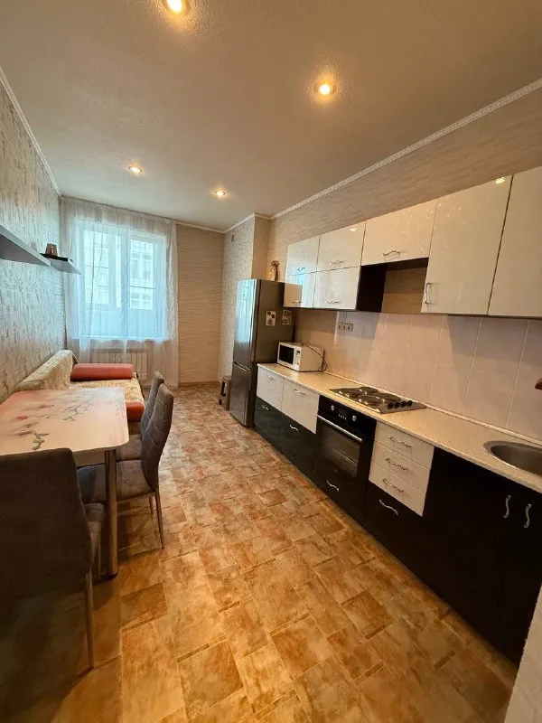 ‼️аренда квартиры‼️ 🏡сдается большая однокомнатная в новострое г. донецк днр ✅общая площадь 53 кв метра новострой панфилова 18 этаж вода круглосуточная!!! ✅раздельные комнаты, вся техника. в доме на первом этаже супермаркет, рядом садик, остановки транспорта, магазины, больница 💴стоимость 4.5000+счетчики+ залог + агентские ✅оплата услуг при подписании договора на квартире( никаких предоплат не нужно!) на короткий срок не сдается 🧾договор на 11 месяцев. ‼️долгосрочная аренда‼️ младше 25 лет, военных, и с животными не берут. ☎️тел: +79493522012 катерина аренда донецк днр - фотография - 4