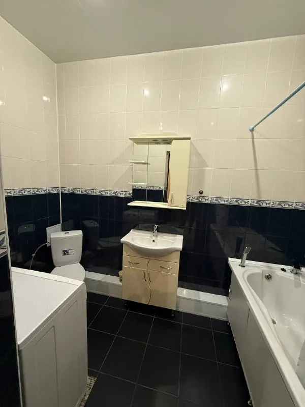 ‼️аренда квартиры‼️ 🏡сдается большая однокомнатная в новострое г. донецк днр ✅общая площадь 53 кв метра новострой панфилова 18 этаж вода круглосуточная!!! ✅раздельные комнаты, вся техника. в доме на первом этаже супермаркет, рядом садик, остановки транспорта, магазины, больница 💴стоимость 4.5000+счетчики+ залог + агентские ✅оплата услуг при подписании договора на квартире( никаких предоплат не нужно!) на короткий срок не сдается 🧾договор на 11 месяцев. ‼️долгосрочная аренда‼️ младше 25 лет, военных, и с животными не берут. ☎️тел: +79493522012 катерина аренда донецк днр - фотография - 6