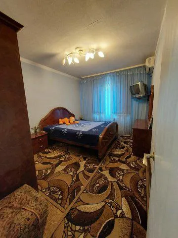 продам 2х комнатную квартиру в кооперативном доме. 🌇донецк, киевский р-н, ориентир ж/д рынок. 📍 ✅этажность 2/9 ✅общая площадь 48м2. 🔥квартира с хорошим ремонтом: вставлены немецкие пластиковые окна, санузел выложен плиткой, лоджия обшита пластиком. ✅в квартире остается вся техника: два кондиционера, полностью обслуженные, холодильник, микроволновка, установлен бойлер. остается вся мебель, диван в зале и матрас в спальне новые. 📍хорошее местоположение, все в шаговой доступности: садик, школа, магазины, рынок автомобильный и вещевой, в 3 минутах ходьбы находится галактика и молоко. ❗документы готовы, собственник в донецке. 💰цена 7 500 000 ₽ + агентские, торг только после просмотра. 📲☎+79494706765 андрей ан подписаться | дать объявление - фотография - 3