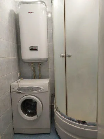 продам 2х комнатную квартиру в кооперативном доме. 🌇донецк, киевский р-н, ориентир ж/д рынок. 📍 ✅этажность 2/9 ✅общая площадь 48м2. 🔥квартира с хорошим ремонтом: вставлены немецкие пластиковые окна, санузел выложен плиткой, лоджия обшита пластиком. ✅в квартире остается вся техника: два кондиционера, полностью обслуженные, холодильник, микроволновка, установлен бойлер. остается вся мебель, диван в зале и матрас в спальне новые. 📍хорошее местоположение, все в шаговой доступности: садик, школа, магазины, рынок автомобильный и вещевой, в 3 минутах ходьбы находится галактика и молоко. ❗документы готовы, собственник в донецке. 💰цена 7 500 000 ₽ + агентские, торг только после просмотра. 📲☎+79494706765 андрей ан подписаться | дать объявление - фотография - 9