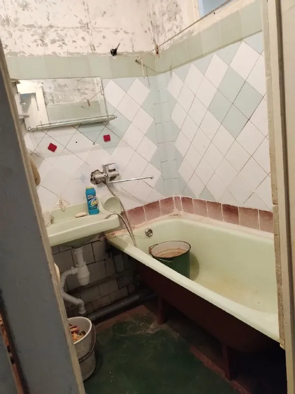 продаётся двухкомнатная квартира 47 м кв, не угловая, 5й этаж пятиэтажаи, комнаты раздельные, под ремонт, от собственника. донецк мкр-н азотный, 3 млн торг уместен(росреестр поставлен нулевая прописка) +7949 413 95 64 виктория +7977 016 41 79 виктория телега на обоих номерах - фотография - 3