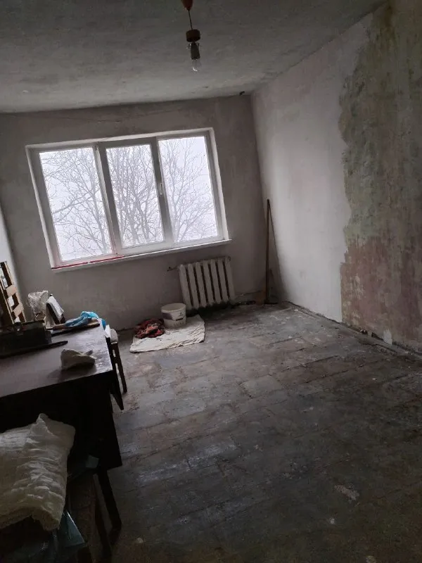 продаётся двухкомнатная квартира 47 м кв, не угловая, 5й этаж пятиэтажаи, комнаты раздельные, под ремонт, от собственника. донецк мкр-н азотный, 3 млн торг уместен(росреестр поставлен нулевая прописка) +7949 413 95 64 виктория +7977 016 41 79 виктория телега на обоих номерах - фотография - 8