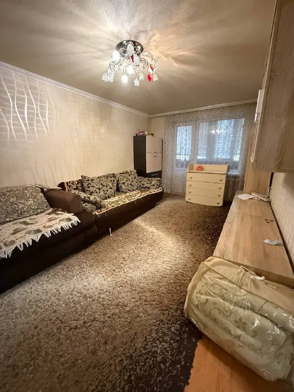 Продам однокомнатную квартиру 🌇донецк, дк куйбышева, куйбышевский район -ул. Бакинских комиссаров 12📍 📑документы готовы ❗️состояние - заходи и живи ✅общая площадь 33 кв. М 💦вода согласно графику! ✅квартира тёплая ✅установлены пластовые окна. ✅этаж 3/5 насыщенная инфраструктура: - детские сады, школы продуктовые магазины, супермаркет, остановки маршрутного такси в шаговой доступности. 💰 стоимость 2 800 000 руб. Реальному клиенту торг 📲☎️+79490370636 подписаться  |  дать объявление - фотография - 2