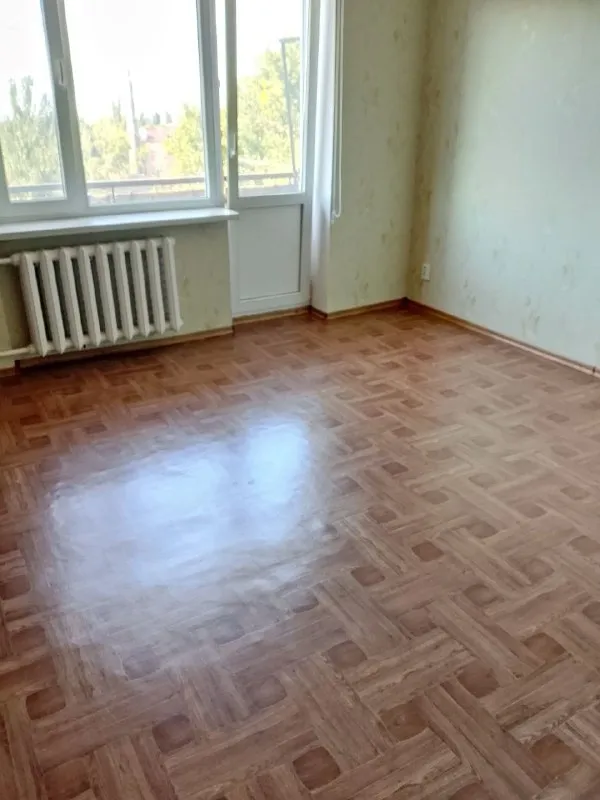 ‼️продажа квартиры‼️ 🏡продам комнатную квартиру от собственника г. харцызск днр квартира расположена в центре города, напротив д/с « радуга» ✅этажность–7/9 жилого дома ✅общая площадь–68.3 м2 ✅квартира угловая комнаты раздельные, светлые окна, трубы пластиковые 🔥собственник 📲все вопросы по телефону; ☎️+7(949) 387-14-26 📨подписаться - фотография - 3