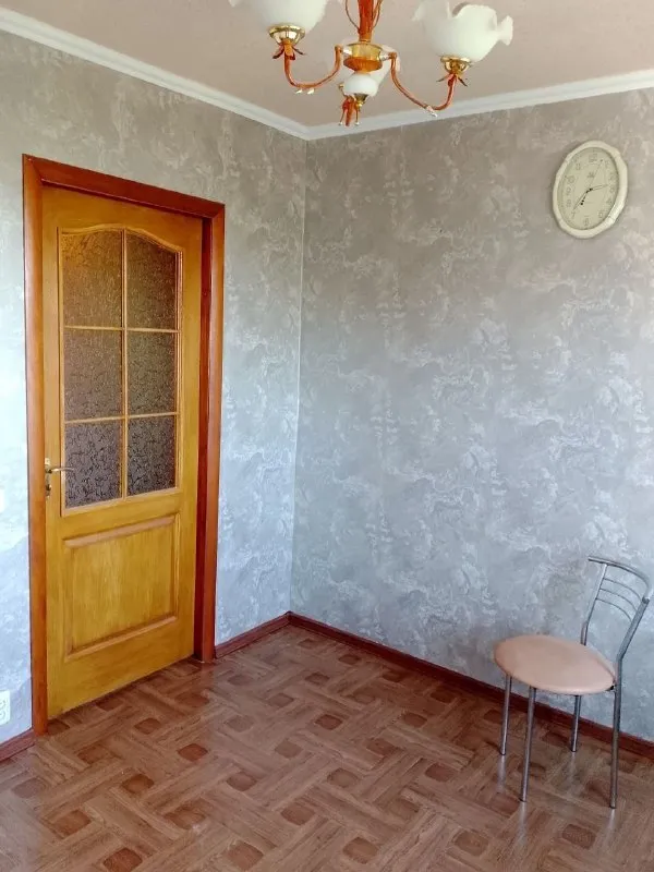 ‼️продажа квартиры‼️ 🏡продам комнатную квартиру от собственника г. харцызск днр квартира расположена в центре города, напротив д/с « радуга» ✅этажность–7/9 жилого дома ✅общая площадь–68.3 м2 ✅квартира угловая комнаты раздельные, светлые окна, трубы пластиковые 🔥собственник 📲все вопросы по телефону; ☎️+7(949) 387-14-26 📨подписаться - фотография - 5