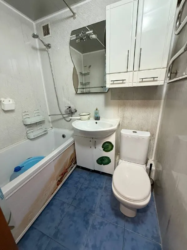 ☎️+79490370636 ‼️ продам однокомнатную квартиру - дк куйбышева-куйбышевский район -ул. Бакинских комиссаров 12 ‼️документы готовы‼️ состояние квартиры заходи и живи 📌общая площадь квартиры 33 кв. М 📌вода согласно графику! 📌квартира тёплая 📌установлены пластовые окна. Этаж 3/5 насыщенная инфраструктура: - детские сады - школы - продуктовые магазины - супермаркет остановки маршрутного такси в шаговой доступности. ‼️ стоимость 2.800.000 руб‼️ ‼️реальному клиенту реальный торг ‼️ ☎️ +79490370636 - фотография - 5