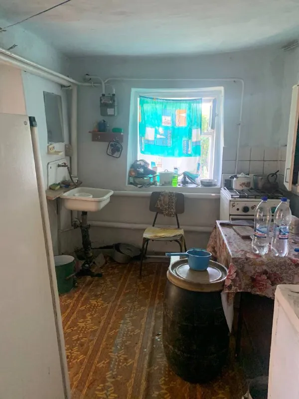 Продам дом (гараж, летняя кухня) буденновский район ул кибальчича 7 8 соток земли газ, сливная яма, свет, вода туалет на улице документы готовы 800 000₽ +79494113097 алина @as_01vva telegram - фотография - 4