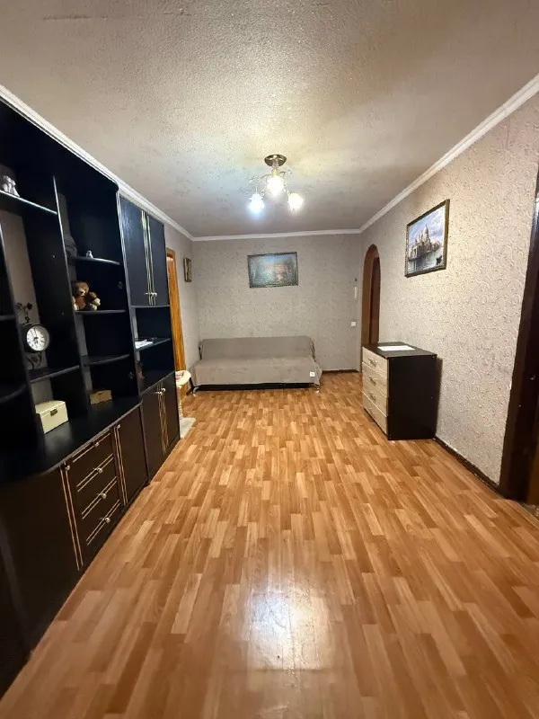 ☎️+79490370636 ‼️ продам уютную, теплую двухкомнатную квартиру‼️ ‼️ ленинский район - универмаг радуга‼️ ‼️ улица изюмовская 9 ‼️ документы готовы‼️ 📌этажность 4/4 📌общая площадь квартиры 50 кв. М 📌комнаты смежные 📌квартира тёплая, не угловая 📌установлены пластовые окна ‼️ остается полностью вся мебель и техника необходимая для комфортного проживания!‼️ ‼️ дополнительных вложений не требует!‼️ насыщенная инфраструктура: - детские сады - школы - продуктовые магазины - супермаркет остановки маршрутного такси в шаговой доступности. До центра города 5 мин на машине ‼️ стоимость снижена 3.500.000руб‼️ ‼️быстрая сделка‼️ ☎️ +79490370636 - фотография - 2