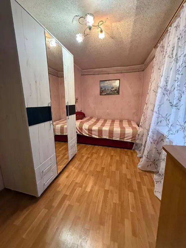 ☎️+79490370636 ‼️ продам уютную, теплую двухкомнатную квартиру‼️ ‼️ ленинский район - универмаг радуга‼️ ‼️ улица изюмовская 9 ‼️ документы готовы‼️ 📌этажность 4/4 📌общая площадь квартиры 50 кв. М 📌комнаты смежные 📌квартира тёплая, не угловая 📌установлены пластовые окна ‼️ остается полностью вся мебель и техника необходимая для комфортного проживания!‼️ ‼️ дополнительных вложений не требует!‼️ насыщенная инфраструктура: - детские сады - школы - продуктовые магазины - супермаркет остановки маршрутного такси в шаговой доступности. До центра города 5 мин на машине ‼️ стоимость снижена 3.500.000руб‼️ ‼️быстрая сделка‼️ ☎️ +79490370636 - фотография - 3