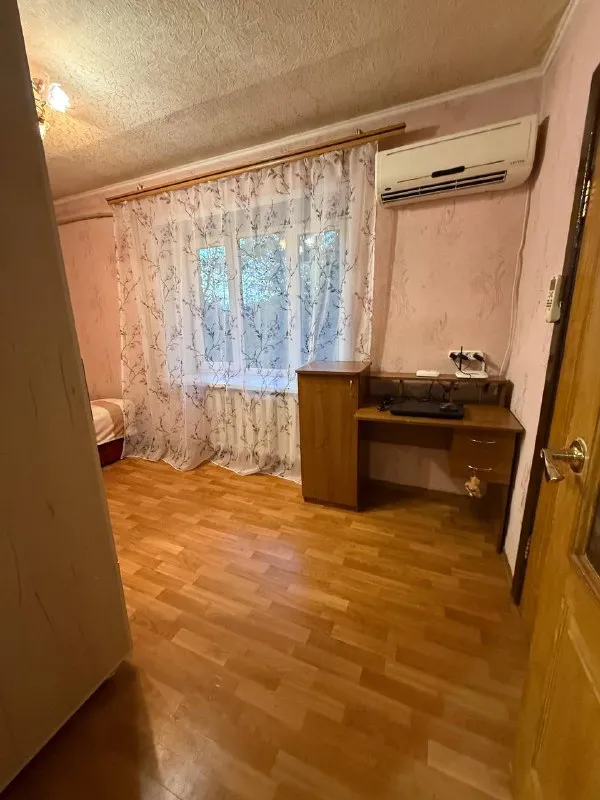 ☎️+79490370636 ‼️ продам уютную, теплую двухкомнатную квартиру‼️ ‼️ ленинский район - универмаг радуга‼️ ‼️ улица изюмовская 9 ‼️ документы готовы‼️ 📌этажность 4/4 📌общая площадь квартиры 50 кв. М 📌комнаты смежные 📌квартира тёплая, не угловая 📌установлены пластовые окна ‼️ остается полностью вся мебель и техника необходимая для комфортного проживания!‼️ ‼️ дополнительных вложений не требует!‼️ насыщенная инфраструктура: - детские сады - школы - продуктовые магазины - супермаркет остановки маршрутного такси в шаговой доступности. До центра города 5 мин на машине ‼️ стоимость снижена 3.500.000руб‼️ ‼️быстрая сделка‼️ ☎️ +79490370636 - фотография - 4