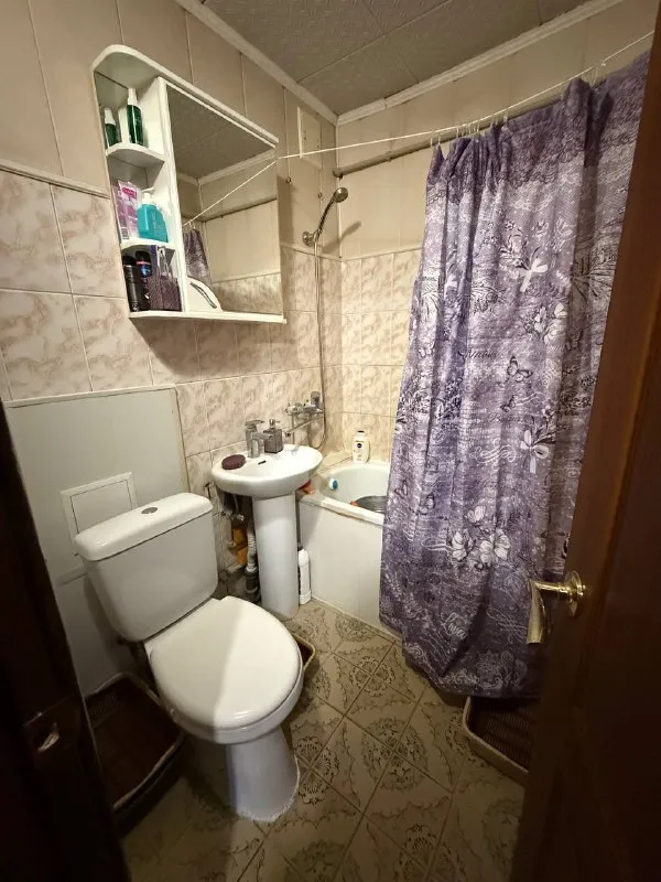 ☎️+79490370636 ‼️ продам уютную, теплую двухкомнатную квартиру‼️ ‼️ ленинский район - универмаг радуга‼️ ‼️ улица изюмовская 9 ‼️ документы готовы‼️ 📌этажность 4/4 📌общая площадь квартиры 50 кв. М 📌комнаты смежные 📌квартира тёплая, не угловая 📌установлены пластовые окна ‼️ остается полностью вся мебель и техника необходимая для комфортного проживания!‼️ ‼️ дополнительных вложений не требует!‼️ насыщенная инфраструктура: - детские сады - школы - продуктовые магазины - супермаркет остановки маршрутного такси в шаговой доступности. До центра города 5 мин на машине ‼️ стоимость снижена 3.500.000руб‼️ ‼️быстрая сделка‼️ ☎️ +79490370636 - фотография - 5