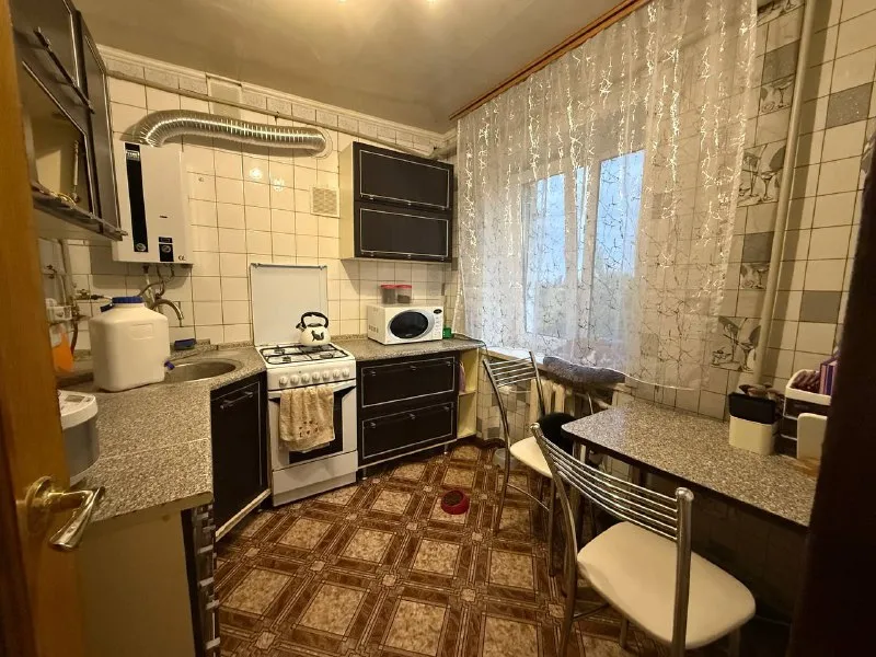 ☎️+79490370636 ‼️ продам уютную, теплую двухкомнатную квартиру‼️ ‼️ ленинский район - универмаг радуга‼️ ‼️ улица изюмовская 9 ‼️ документы готовы‼️ 📌этажность 4/4 📌общая площадь квартиры 50 кв. М 📌комнаты смежные 📌квартира тёплая, не угловая 📌установлены пластовые окна ‼️ остается полностью вся мебель и техника необходимая для комфортного проживания!‼️ ‼️ дополнительных вложений не требует!‼️ насыщенная инфраструктура: - детские сады - школы - продуктовые магазины - супермаркет остановки маршрутного такси в шаговой доступности. До центра города 5 мин на машине ‼️ стоимость снижена 3.500.000руб‼️ ‼️быстрая сделка‼️ ☎️ +79490370636 - фотография - 6