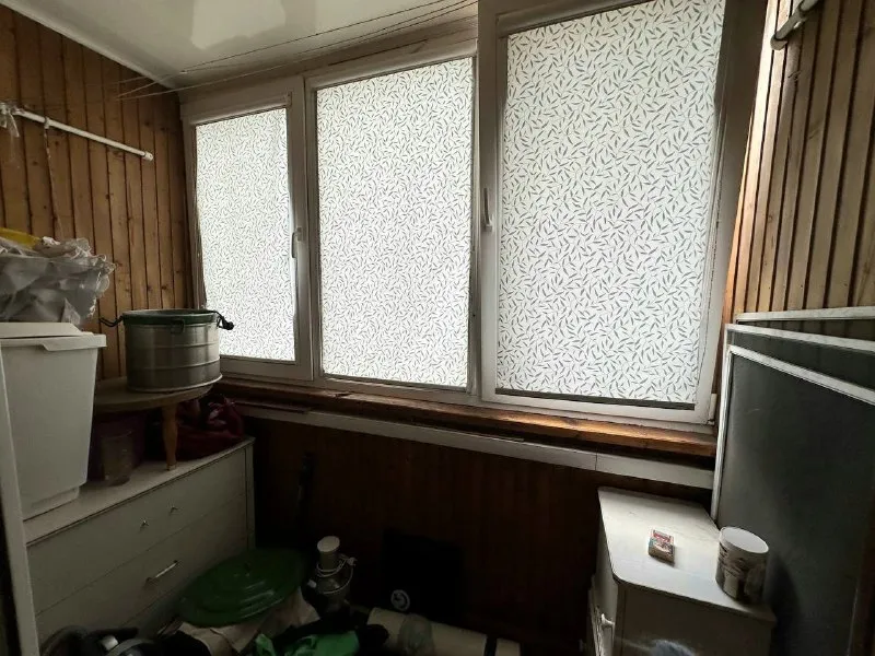 Срочная продажа двухкомнатной квартиры 🌇донецк, центр, ворошиловский район, пр. Дзержинского 📍 ✅1 этаж высокий цоколь, 9-ти этажного дома. Квартира не угловая и очень теплая. 👍поменяны все коммуникации: отопление, сантехника, пластиковые окна, металлическая входная дверь. ✅большая лоджия и кладовая в квартире остаётся вся мебель и бытовая техника: кондиционер, машинка автомат, холодильник, нагревательный бак. 📑документы к продаже готовы. 💰стоимость: 5 млн. Рублей. 📲☎️+79493837193 виктория (агентство) 📲☎️+79384613180 (телеграмм, вотсап) подписаться | дать объявление - фотография - 7