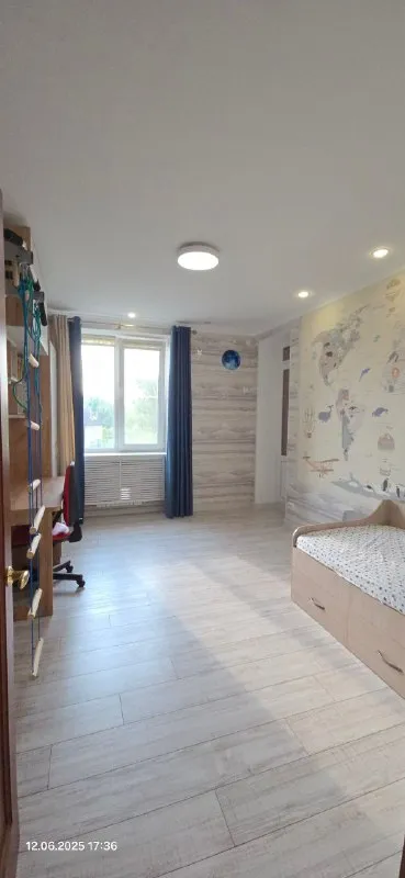 ‼️продажа квартиры‼️ 🏡продаётся комнатная квартира г. Донецк днр ворошиловский р-н ул. Челюскинцев 🗺ориентир «детский мир» ✅этажность–6/9 жилого дома ✅общая площадь–90 м2 ✅квартира после капитального ремонта ✅есть гардеробная теплый пол ✅просторная лоджия с панорамным остеклением 🧾документы готовы 🔥собственник 💴цена: 13🍋000.000 рублей ☎️+7(949) 368-88-58 📨подписаться - фотография - 4