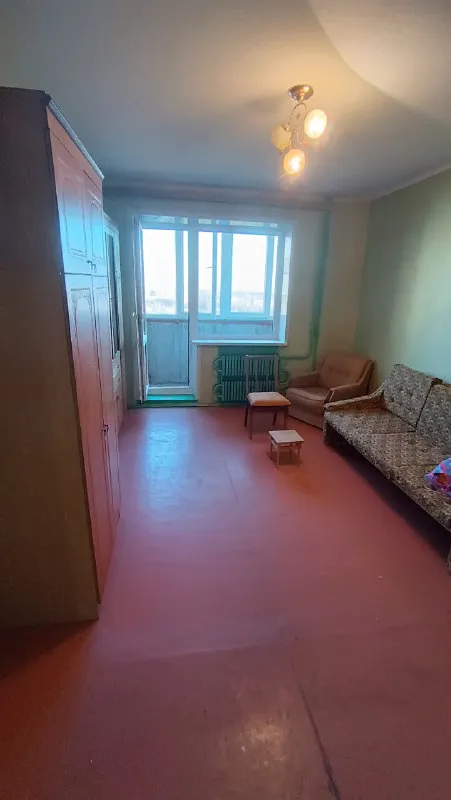 ✅продажа 3-комнатной квартиры. (документы готовы к сделке) месторасположение: г. Донецк, кировский р-н, ул. Генерала максима козыря; *этаж 9/10; *количество жилых комнат: 3; *общая площадь: 70,1кв. М. , жилая 40,8кв. М. ; *кухня: 8,2кв. М. . 🔸теплая и просторная квартира с отличной планировкой, в которой уже установлены качественные пластиковые окна, заменен балконный блок, а сам балкон застеклен. 🔸отдельные непроходные комнаты. 🔸шикарный вид из окна балкона на донецкое море. 🔸в шаговой доступности буквально рядом с подъездом остановка общественного транспорта «25» маршрута. Также остановки, с которых можно уехать в любую локацию города с маршрутами № 35,37,43,73,87. 🔸рядом находится школа, детские игровые площадки, музыкальная школа, школа искусств, детский сад, магазин «авоська» и промтоваров, автомагазин, автомойка, сто, суши-бар, аптека, банк псб, салон красоты и парикмахерская, стоматологическая клиника, спортивный клуб, спортплощадка, пвз ozon и wildberries. 💦постоянная подача воды. 📌стоимость: 5 700 000руб. + торг 🗝показ в любое время +7(949)704-80-23 ан "с&д групп" - фотография - 2