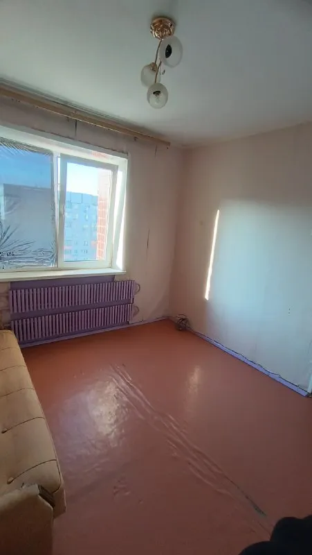 ✅продажа 3-комнатной квартиры. (документы готовы к сделке) месторасположение: г. Донецк, кировский р-н, ул. Генерала максима козыря; *этаж 9/10; *количество жилых комнат: 3; *общая площадь: 70,1кв. М. , жилая 40,8кв. М. ; *кухня: 8,2кв. М. . 🔸теплая и просторная квартира с отличной планировкой, в которой уже установлены качественные пластиковые окна, заменен балконный блок, а сам балкон застеклен. 🔸отдельные непроходные комнаты. 🔸шикарный вид из окна балкона на донецкое море. 🔸в шаговой доступности буквально рядом с подъездом остановка общественного транспорта «25» маршрута. Также остановки, с которых можно уехать в любую локацию города с маршрутами № 35,37,43,73,87. 🔸рядом находится школа, детские игровые площадки, музыкальная школа, школа искусств, детский сад, магазин «авоська» и промтоваров, автомагазин, автомойка, сто, суши-бар, аптека, банк псб, салон красоты и парикмахерская, стоматологическая клиника, спортивный клуб, спортплощадка, пвз ozon и wildberries. 💦постоянная подача воды. 📌стоимость: 5 700 000руб. + торг 🗝показ в любое время +7(949)704-80-23 ан "с&д групп" - фотография - 3