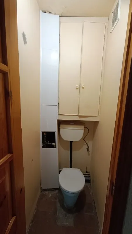 ✅продажа 3-комнатной квартиры. (документы готовы к сделке) месторасположение: г. Донецк, кировский р-н, ул. Генерала максима козыря; *этаж 9/10; *количество жилых комнат: 3; *общая площадь: 70,1кв. М. , жилая 40,8кв. М. ; *кухня: 8,2кв. М. . 🔸теплая и просторная квартира с отличной планировкой, в которой уже установлены качественные пластиковые окна, заменен балконный блок, а сам балкон застеклен. 🔸отдельные непроходные комнаты. 🔸шикарный вид из окна балкона на донецкое море. 🔸в шаговой доступности буквально рядом с подъездом остановка общественного транспорта «25» маршрута. Также остановки, с которых можно уехать в любую локацию города с маршрутами № 35,37,43,73,87. 🔸рядом находится школа, детские игровые площадки, музыкальная школа, школа искусств, детский сад, магазин «авоська» и промтоваров, автомагазин, автомойка, сто, суши-бар, аптека, банк псб, салон красоты и парикмахерская, стоматологическая клиника, спортивный клуб, спортплощадка, пвз ozon и wildberries. 💦постоянная подача воды. 📌стоимость: 5 700 000руб. + торг 🗝показ в любое время +7(949)704-80-23 ан "с&д групп" - фотография - 9