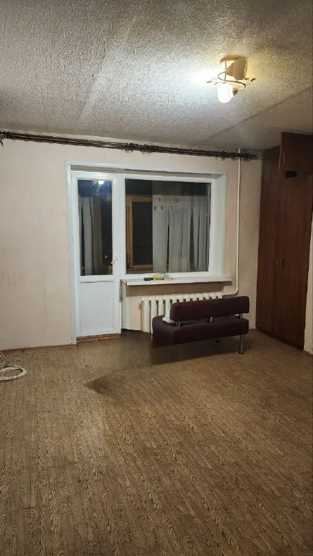 Продажа однокомнатной квартиры 🌇донецк, ул. Кадиевская 📍 ✅6/9 этаж. ✅квартира не угловая, в квартире требуется ремонт❗️ ✅в квартире есть встроенный шкаф, имеется большая отдельная кладовая, с/у совмещен. ✅окна пластик. 📑 документы готовы, собственник в городе. 💰цена квартиры 2 500 000 ₽ 📲☎️+7 949 496 56 80 татьяна. Подписаться | дать объявление - фотография - 3