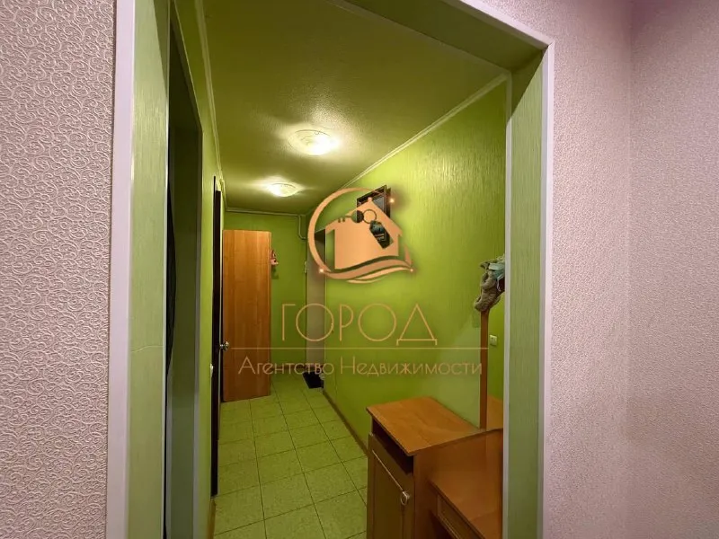 Продам однокомнатную квартиру  🌇донецк, пр. Ильича, ориентир - макаронная фабрика📍 документы готовы ✅этаж - 1/5 ✅s - 30/16/5 ✅заменены коммуникации ✅функциональная планировка ✅кирпичный дом, не угловая! 👍квартира укомплектована техникой и мебелью для проживания - фотография - 2