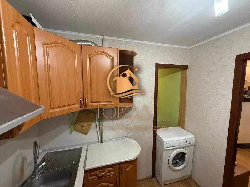 Продам однокомнатную квартиру  🌇донецк, пр. Ильича, ориентир - макаронная фабрика📍 документы готовы ✅этаж - 1/5 ✅s - 30/16/5 ✅заменены коммуникации ✅функциональная планировка ✅кирпичный дом, не угловая! 👍квартира укомплектована техникой и мебелью для проживания - фотография - 6