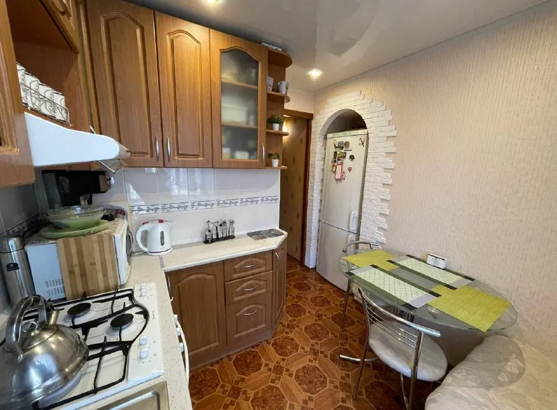 ☎️ +7 (916) 963-72-73 продажа 2ух комнатной квартиры! ✅общая площадь 47м² ✅жилая 31м² ленинский район, бульвар франко 46 документы полностью готовы к сделке‼️ состояние квартиры- заходи и живи. 📌вода согласно графику 📌комнаты раздельные, квартира не угловая! 📌дом кирпичный, очень тёплый! 📌трубы отопления и водопровода новые 📌с/у совмещен, сантехника хорошая 📌окна мп 📌продается с современной мебелью и техникой(из техники:холодильник, кондиционер, варочная поверхность (газ), духовой шкаф, газовая колонка) 🔴этажность дома 4/5 🔴прописанных нет‼️ насыщенная инфраструктура: - оцкб; - детские сады; - школы; - продуктовые магазины; - банк 👌развитая транспортная развязка в любую точку города. Остановки маршрутного такси в шаговой доступности. Цена : 6.500.000₽ ☎️+7 (916) 963-72-73 - фотография - 4