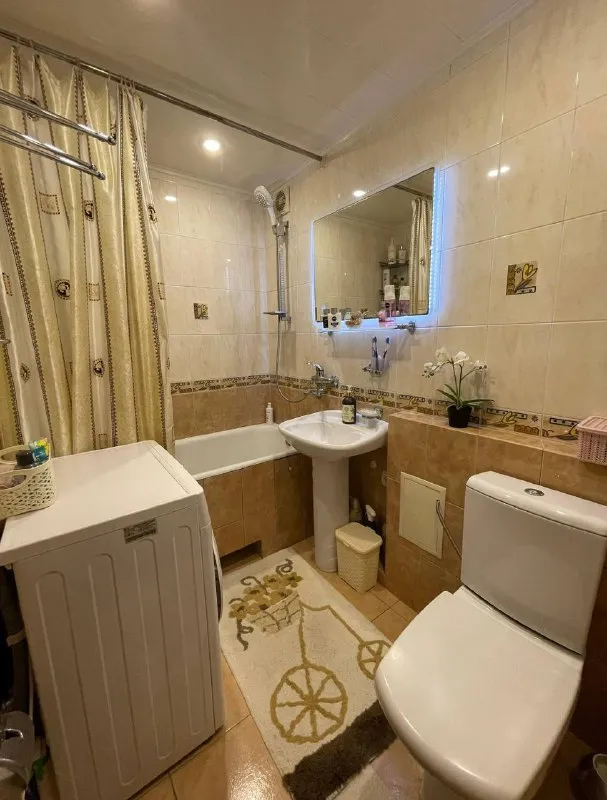 ☎️ +7 (916) 963-72-73 продажа 2ух комнатной квартиры! ✅общая площадь 47м² ✅жилая 31м² ленинский район, бульвар франко 46 документы полностью готовы к сделке‼️ состояние квартиры- заходи и живи. 📌вода согласно графику 📌комнаты раздельные, квартира не угловая! 📌дом кирпичный, очень тёплый! 📌трубы отопления и водопровода новые 📌с/у совмещен, сантехника хорошая 📌окна мп 📌продается с современной мебелью и техникой(из техники:холодильник, кондиционер, варочная поверхность (газ), духовой шкаф, газовая колонка) 🔴этажность дома 4/5 🔴прописанных нет‼️ насыщенная инфраструктура: - оцкб; - детские сады; - школы; - продуктовые магазины; - банк 👌развитая транспортная развязка в любую точку города. Остановки маршрутного такси в шаговой доступности. Цена : 6.500.000₽ ☎️+7 (916) 963-72-73 - фотография - 8