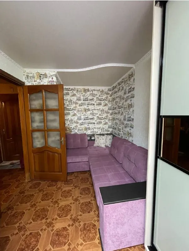 ☎️ +7 (916) 963-72-73 продажа 2ух комнатной квартиры! ✅общая площадь 47м² ✅жилая 31м² ленинский район, бульвар франко 46 документы полностью готовы к сделке‼️ состояние квартиры- заходи и живи. 📌вода согласно графику 📌комнаты раздельные, квартира не угловая! 📌дом кирпичный, очень тёплый! 📌трубы отопления и водопровода новые 📌с/у совмещен, сантехника хорошая 📌окна мп 📌продается с современной мебелью и техникой(из техники:холодильник, кондиционер, варочная поверхность (газ), духовой шкаф, газовая колонка) 🔴этажность дома 4/5 🔴прописанных нет‼️ насыщенная инфраструктура: - оцкб; - детские сады; - школы; - продуктовые магазины; - банк 👌развитая транспортная развязка в любую точку города. Остановки маршрутного такси в шаговой доступности. Цена : 6.500.000₽ ☎️+7 (916) 963-72-73 - фотография - 9