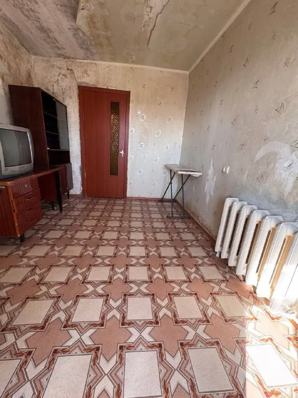 Продам 3х комнатную квартиру 🌇днр в городе горловка📍 💰за 2.800.000 млн — миф или реальность? Я — кристина. Работаю по днр и всей россии. И да — это не миф. Это мой объект. ✅три настоящие комнаты — не «если прищуриться», а по факту: изолированные, светлые, с потолками, где не давит. Район с инфраструктурой: школа, магазины, детские сады, транспорт - все рядом 🔍 почему ко мне — а не к «десятому агенту»: 👁 показ по согласованию ✅ подскажу, как оформить через маткапитал или ипотеку — даже если вы из краснодара или владивостока ✅ не навязываю. Не обещаю «золотые горы». Просто показываю, что есть — и помогаю принять решение. ❗️ эта квартира — не для тех, кто хочет «уже готово». Она — для тех, кто понимает: лучший дом — тот, который ты создаёшь сам. А я просто даю вам шанс начать — без переплат и обмана. Звоните — пока квартира ещё свободна. (показы идут. Объект горячий. ) 📲☎️+79930882894 кристина ан "эксперт & жильё" p. S. Работаю с клиентами по всей россии — онлайн-сделки, выезд, сопровождение. Ваш город — не помеха. Главное — ваше «да». Подписаться | дать объявление - фотография - 4