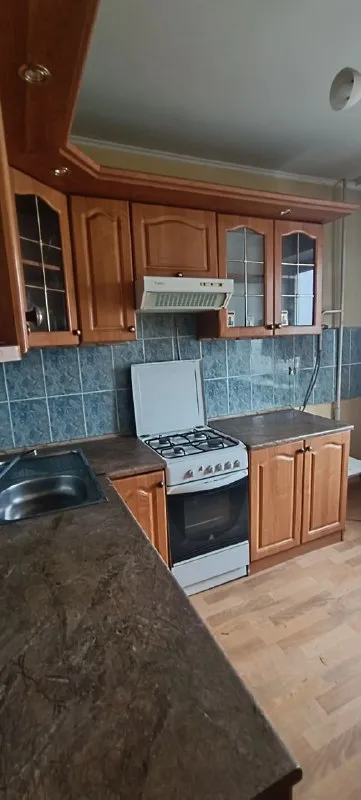 Продам 2-х комнатную квартиру в калининском р-не. Ул. Черниговская, квартира расположена на 7 этаже/9 ти этажного дома, общей площадью 54м². Квартира с прекрасной планировкой, все комнаты раздельные, санузел совмещённый. Металлопластиковые окна, большие просторные комнаты, кондиционер. Фото реальные, документы готовы. +7(949) 36-77-907 татьяна - фотография - 2