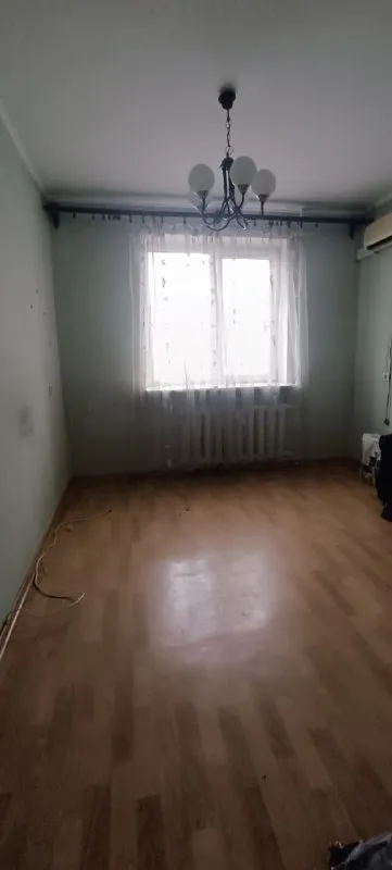 Продам 2-х комнатную квартиру в калининском р-не. Ул. Черниговская, квартира расположена на 7 этаже/9 ти этажного дома, общей площадью 54м². Квартира с прекрасной планировкой, все комнаты раздельные, санузел совмещённый. Металлопластиковые окна, большие просторные комнаты, кондиционер. Фото реальные, документы готовы. +7(949) 36-77-907 татьяна - фотография - 3