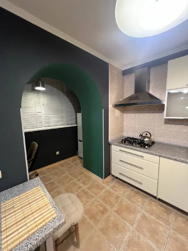 посуточно квартира студия в самом центре города ворошиловский район! со всеми удобствами, автономным отоплением и водоснабжением ! квартира только после косметического ремонта! есть все для комфортного проживания! более детальная информация по телефону! оплата только по факту заселения!+79493379032 - фотография - 4