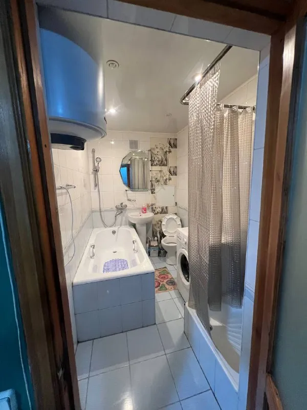 посуточно квартира студия в самом центре города ворошиловский район! со всеми удобствами, автономным отоплением и водоснабжением ! квартира только после косметического ремонта! есть все для комфортного проживания! более детальная информация по телефону! оплата только по факту заселения!+79493379032 - фотография - 6