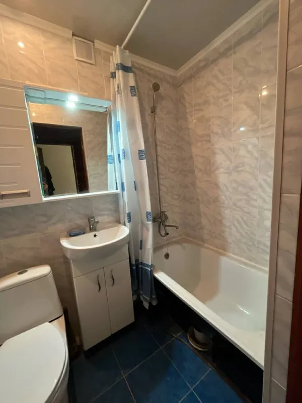 Продам 1-комнатную квартиру 🌇город донецк, пролетарский район, ул. Раздольная📍 ✅этаж 1/5 ✅площадь 21кв. М ✅квартира в отличном состоянии, с полным ремонтом. ✅теплая и светлая.   👍заменено всё - окна, двери, полы, проводка, санузел. Кухня встроенная. 🎁продается с мебелью. Удобная транспортная развязка, трамвай троллейбус и автобус рядом рынки, магазины, дет. Сады, школы. 📍всё в пешей доступности! 📑документы готовы. 💰цена 2 800 000 ₽ 📲☎️+79493072594 звоните и пишите в тг подписаться | дать объявление - фотография - 4