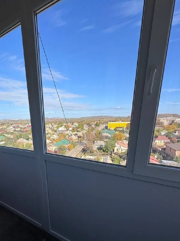 🏡 3 комнаты в горловке за 2.800.000 млн — миф или реальность? Я — кристина. Работаю по днр и всей россии. И да — это не миф. Это мой объект. Три настоящие комнаты — не «если прищуриться», а по факту: изолированные, светлые, с потолками, где не давит. Район с инфраструктурой: школа, магазины, детские сады, транспорт - все рядом 🔍 почему ко мне — а не к «десятому агенту»: ✅ показ по согласованию ✅ подскажу, как оформить через маткапитал или ипотеку — даже если вы из краснодара или владивостока ✅ не навязываю. Не обещаю «золотые горы». Просто показываю, что есть — и помогаю принять решение. Эта квартира — не для тех, кто хочет «уже готово». Она — для тех, кто понимает: лучший дом — тот, который ты создаёшь сам. А я просто даю вам шанс начать — без переплат и обмана. 📞 звоните — пока квартира ещё свободна. (показы идут. Объект горячий. ) 📞+79930882894 кристина ан "эксперт & жильё" - фотография - 4