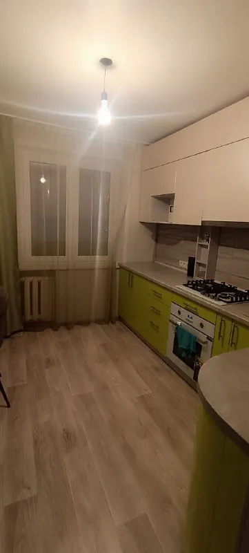 💝продажа 3х. Комн. Текстильщик 💌 донецк, ул. Н. Островского 8 количество комнат:3  общая площадь:66 м2 жилая площадь:44 м2 площадь кухни:9 м2 💦вода есть этаж:7  этажность дома:9  👑 очень хорошая, уютная, теплая, с капитальным ремонтом, трёхкомнатная квартира на текстильщике по улице островского с 3-мя раздельными комнатами! +🍒 гардеробная, балкон и лоджия утеплены, застеклены, сделан капитальный ремонт. 🎁в квартире выполнен качественный, очень хороший ремонт, мебель, бытовая техника. 🚘во дворе большая парковка 🌈всё что на фото остаётся. Документы, готовы на хороший торг 5.5 млн. ₽ 🌺+7(949)36-77-907 татьяна - фотография - 5