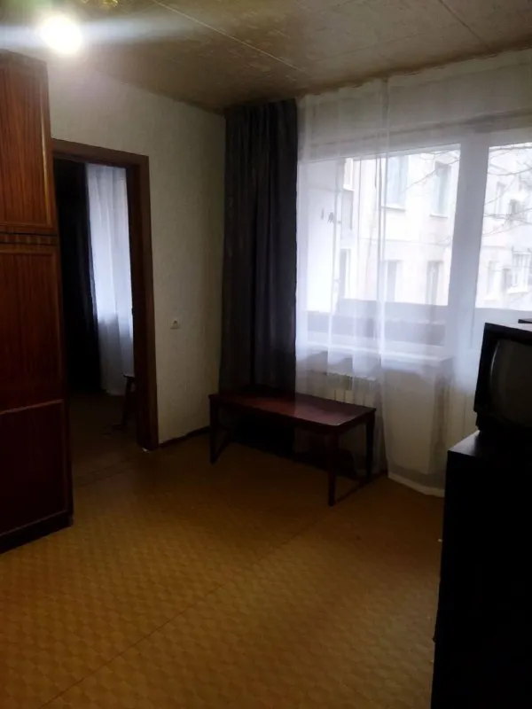 ‼️продажа квартиры‼️ 🏡продажа комнатная квартира г. Донецк днр кировский р-н мкр-н солнечный ул. Скляренко 16 ✅этажность–2/9 жилого дома ✅общая площадь–57 м2 ✅жилая–37 м2 ✅кухня–8 м2 ✅планировка квартиры 2+1 есть две лоджии тамбур на две квартиры ✅проводка проходила ревизию окна пластиковые трубы и батареи отопления частично заменены ✅сантехника менялась установлен нагревательный бак ✅вода в квартире ежедневно, почти круглосуточно 🧾документы готовы 🔥собственник 💴цена: 4🍋900.000 рублей ☎️+7(949) 341-06-16 иван 📨подписаться - фотография - 2