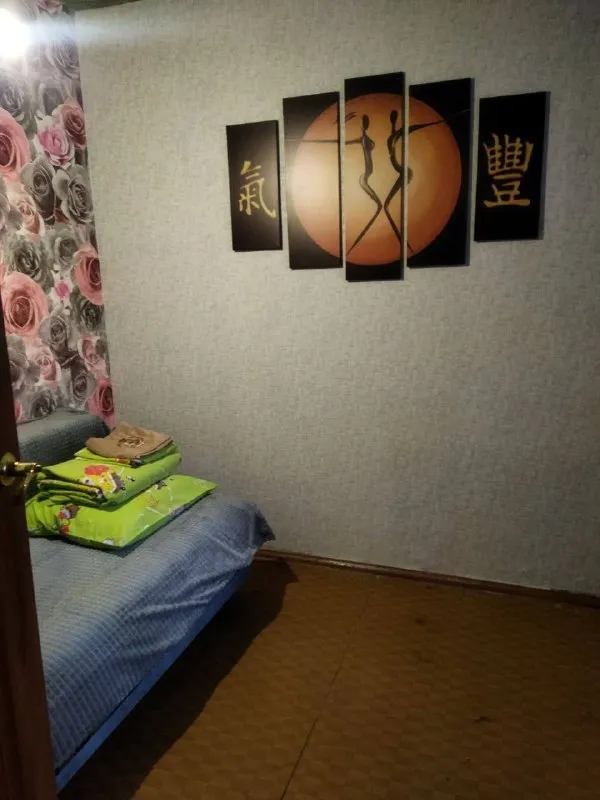 ‼️продажа квартиры‼️ 🏡продажа комнатная квартира г. Донецк днр кировский р-н мкр-н солнечный ул. Скляренко 16 ✅этажность–2/9 жилого дома ✅общая площадь–57 м2 ✅жилая–37 м2 ✅кухня–8 м2 ✅планировка квартиры 2+1 есть две лоджии тамбур на две квартиры ✅проводка проходила ревизию окна пластиковые трубы и батареи отопления частично заменены ✅сантехника менялась установлен нагревательный бак ✅вода в квартире ежедневно, почти круглосуточно 🧾документы готовы 🔥собственник 💴цена: 4🍋900.000 рублей ☎️+7(949) 341-06-16 иван 📨подписаться - фотография - 4