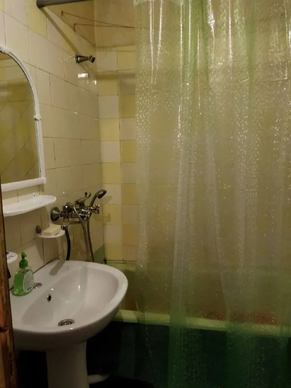 ‼️продажа квартиры‼️ 🏡продажа комнатная квартира г. Донецк днр кировский р-н мкр-н солнечный ул. Скляренко 16 ✅этажность–2/9 жилого дома ✅общая площадь–57 м2 ✅жилая–37 м2 ✅кухня–8 м2 ✅планировка квартиры 2+1 есть две лоджии тамбур на две квартиры ✅проводка проходила ревизию окна пластиковые трубы и батареи отопления частично заменены ✅сантехника менялась установлен нагревательный бак ✅вода в квартире ежедневно, почти круглосуточно 🧾документы готовы 🔥собственник 💴цена: 4🍋900.000 рублей ☎️+7(949) 341-06-16 иван 📨подписаться - фотография - 6