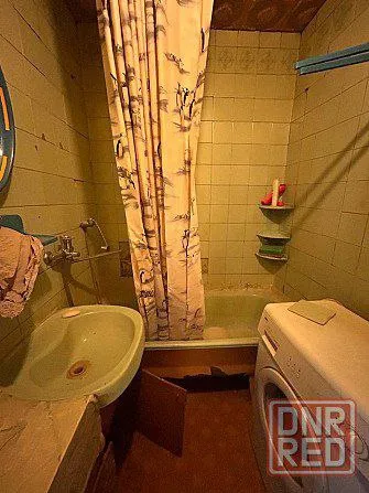 Продам 3х-комнатную квартиру 🌇донецк, кировский р-н, ул. Терешковой 31, ориентир 27 больница. 📍 ✅этажность 2/9, общая площадь 69 м2. ✅этаж квартиры — отличный, а сама квартира тёплая. ✅состояние квартиры жилое, фото реальные. ❗в непосредственной близости от дома находятся магазины, школа, кафе и больница. Также поблизости доступны различные службы доставки и иные удобства. 📑документы рф, готовы к сделке! Долгов нет, прописанных на момент сделки-нет! 💰цена: 4 300 000 ₽ + агентские, хороший торг от хозяев после просмотра объекта реальному покупателю! Быстрая сделка! 📲☎+79494706765 андрей ан подписаться | дать объявление - фотография - 6