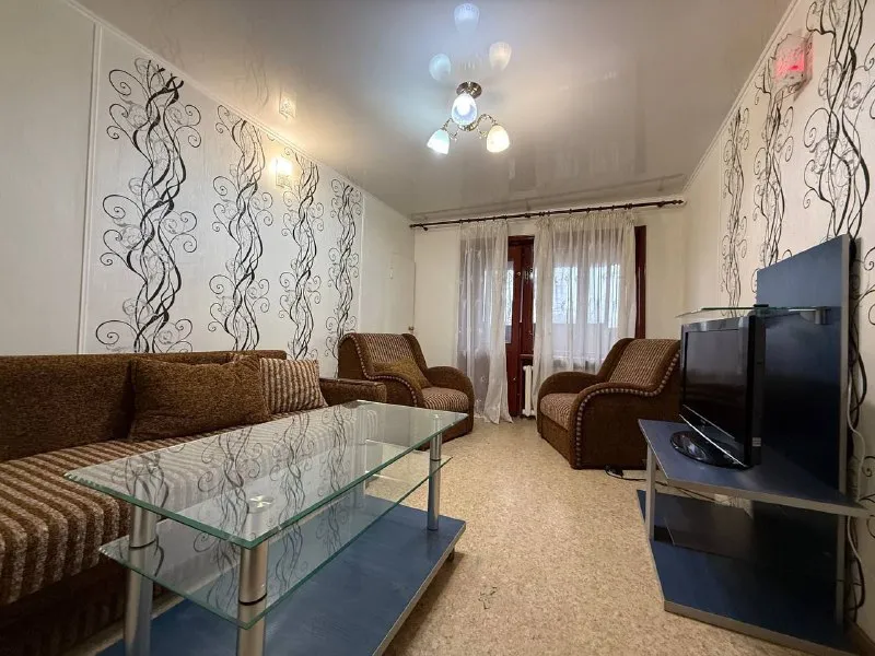 Продам  2-х комнатную квартира 🌇донецк, в калининском районе, ул. Марии ульяновой, ориентир "грузия"📍 ✔️основные характеристики: * площадь: 45 кв. М * этаж: 5 из 5 ✅преимущества: * теплая квартира * остаётся мебель и техника * удобное расположение с развитой транспортной развязкой, позволяющее быстро добраться до любой точки города * в шаговой доступности находятся остановки общественного транспорта, магазины, аптеки и другие объекты инфраструктуры ✅состояние: хорошее    * один хозяин    * никто не прописан 💰цена : 3,700 000 ₽ (торг) 📑документы готовы к сделке для дополнительной информации и согласованию просмотра звоните по номеру: 📲☎️ +79494761575 (елена) подписаться | дать объявление - фотография - 2