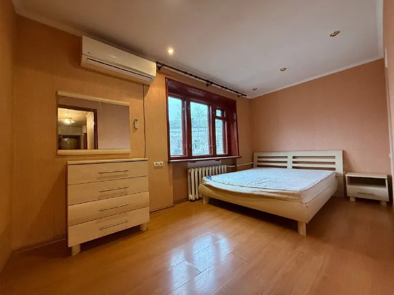 Продам  2-х комнатную квартира 🌇донецк, в калининском районе, ул. Марии ульяновой, ориентир "грузия"📍 ✔️основные характеристики: * площадь: 45 кв. М * этаж: 5 из 5 ✅преимущества: * теплая квартира * остаётся мебель и техника * удобное расположение с развитой транспортной развязкой, позволяющее быстро добраться до любой точки города * в шаговой доступности находятся остановки общественного транспорта, магазины, аптеки и другие объекты инфраструктуры ✅состояние: хорошее    * один хозяин    * никто не прописан 💰цена : 3,700 000 ₽ (торг) 📑документы готовы к сделке для дополнительной информации и согласованию просмотра звоните по номеру: 📲☎️ +79494761575 (елена) подписаться | дать объявление - фотография - 4