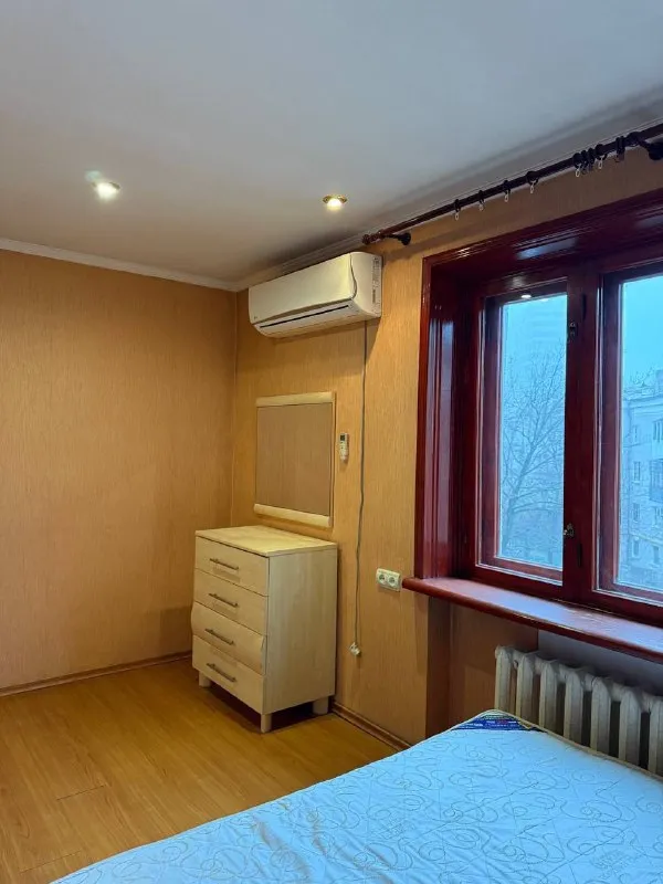 Продам  2-х комнатную квартира 🌇донецк, в калининском районе, ул. Марии ульяновой, ориентир "грузия"📍 ✔️основные характеристики: * площадь: 45 кв. М * этаж: 5 из 5 ✅преимущества: * теплая квартира * остаётся мебель и техника * удобное расположение с развитой транспортной развязкой, позволяющее быстро добраться до любой точки города * в шаговой доступности находятся остановки общественного транспорта, магазины, аптеки и другие объекты инфраструктуры ✅состояние: хорошее    * один хозяин    * никто не прописан 💰цена : 3,700 000 ₽ (торг) 📑документы готовы к сделке для дополнительной информации и согласованию просмотра звоните по номеру: 📲☎️ +79494761575 (елена) подписаться | дать объявление - фотография - 5