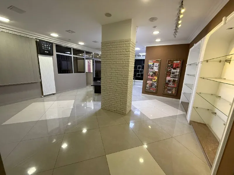 ☎️+79490370636 ☎️+79495059339 второе предложение в топовой локации 📍 документы рф 🇷🇺 собственник в донецке продажа коммерческого помещения в доме новострой - панфилова - жк центральный сигнализация - охрана 24/7 140 кв. Метров 3.20 высота потолков проходной поток парковка 🅿️ для авто отлично развита инфраструктура качественный ремонт с дизайнерским падходом в каждом квадратном метре. Меняйте свое пространство с агентством недвижимости город 🔑 вы мечтаете, мы реализовываем ❗️ показ в любое время 👌 - фотография - 2